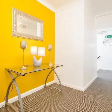 Bethel House - 5 Bedroom House With Free Parking * Leeds (West Yorkshire)