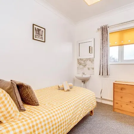 Bethel House - 5 Bedroom House With Free Parking Leeds (West Yorkshire)