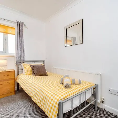 Apartment Bethel House - 5 Bedroom House With Free Parking *