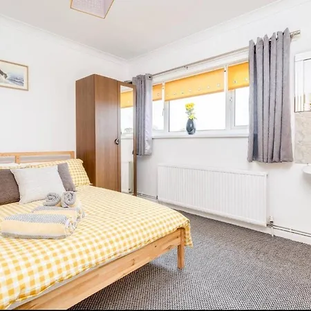 Bethel House - 5 Bedroom House With Free Parking شقة