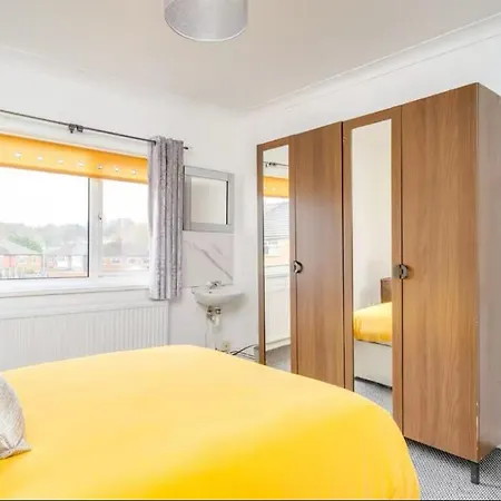 Bethel House - 5 Bedroom House With Free Parking *